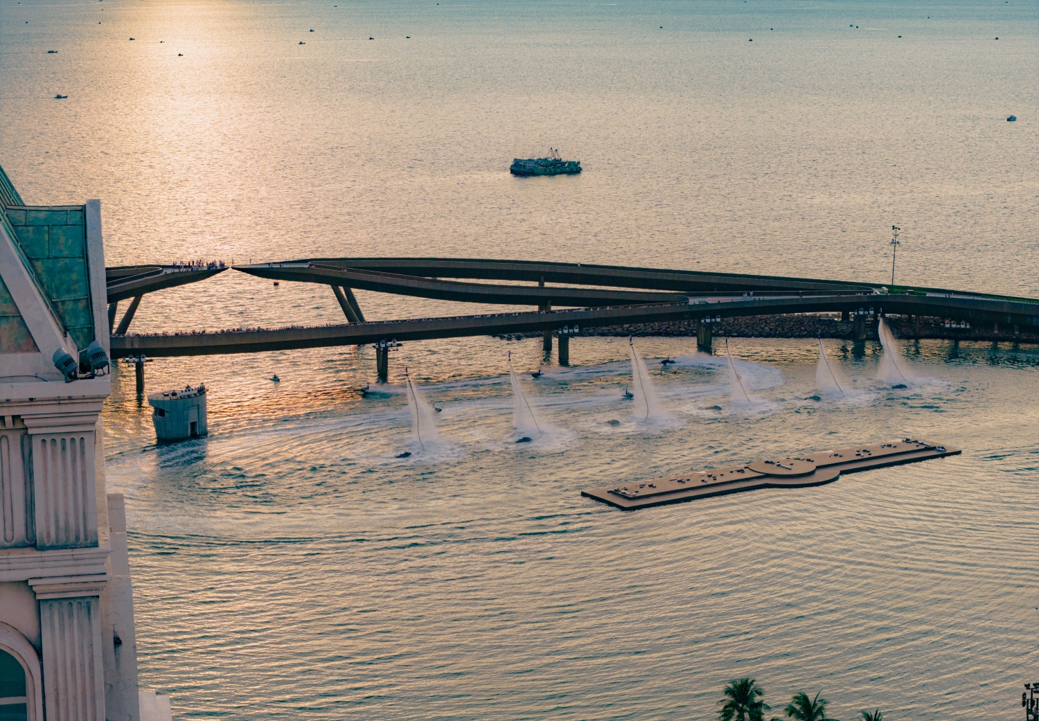 Phu-Quoc-Sunset-Town-Show-Awaken-Sea (10).jpg